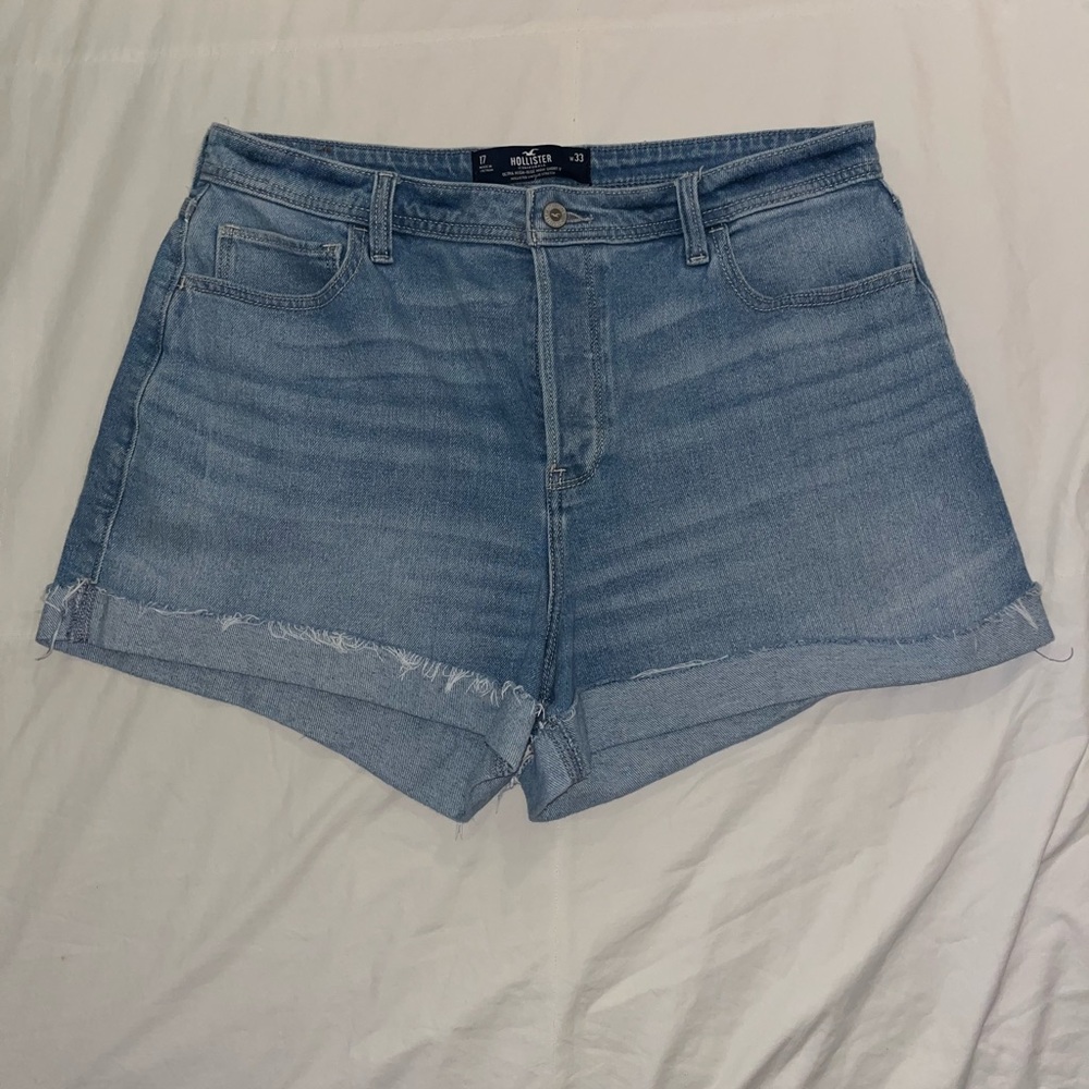 Hollister Ultra High-Rise Mom Short 3”
